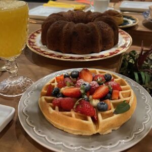 Waffle com Frutas e Mel